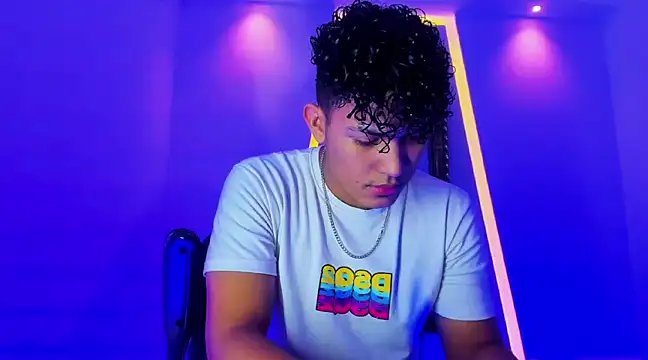 jamescurli  online show from 12-20-24, 04:42