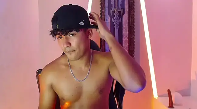 jamescurli  online show from 12-22-24, 11:44