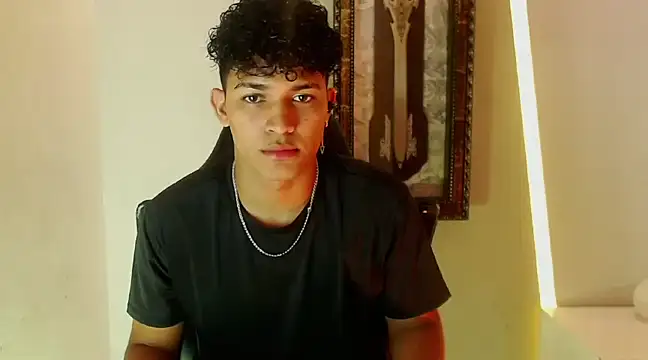 jamescurli  online show from 01-04-25, 04:44