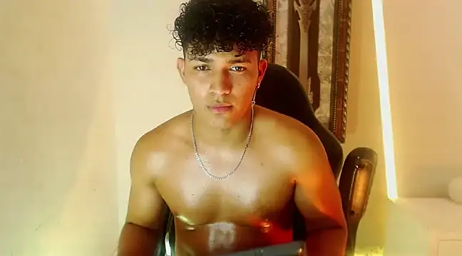 jamescurli  online show from 01-05-25, 03:43