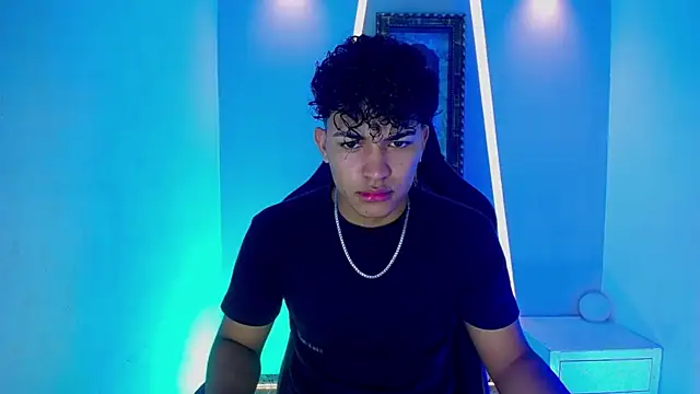 jamescurli  online show from 01-11-25, 04:06