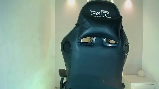 jamescurli  online show from 01-17-25, 05:11