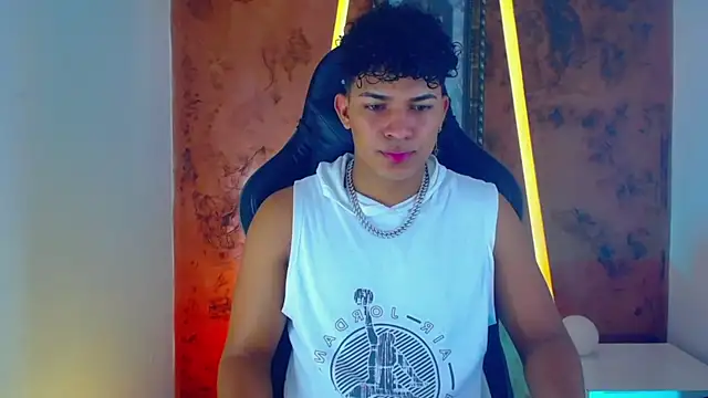 jamescurli  online show from 02-01-25, 04:24