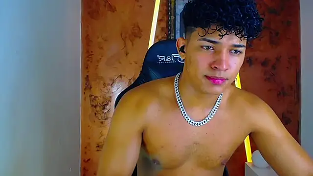 jamescurli  online show from 02-01-25, 07:26