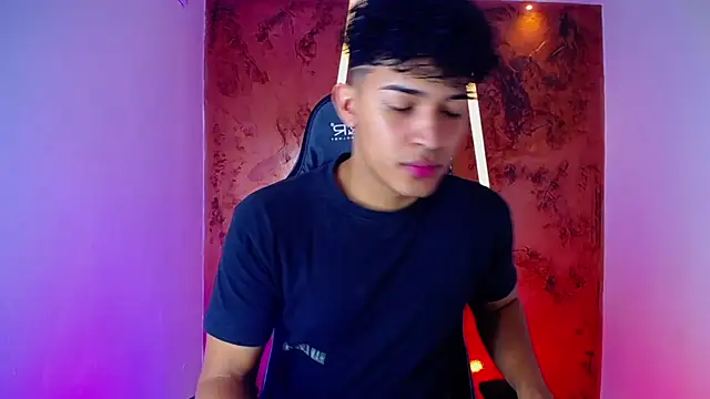 jamescurli  online show from 02-23-25, 04:28