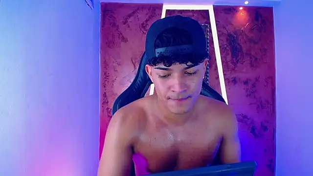 jamescurli  online show from 02-25-25, 10:26