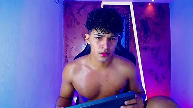 jamescurli  online show from 03-01-25, 08:13