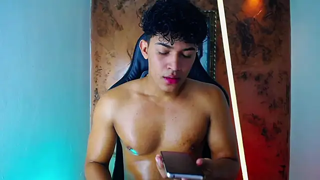 jamescurli  online show from 03-09-25, 05:11