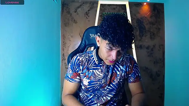 jamescurli  online show from 03-17-25, 05:01