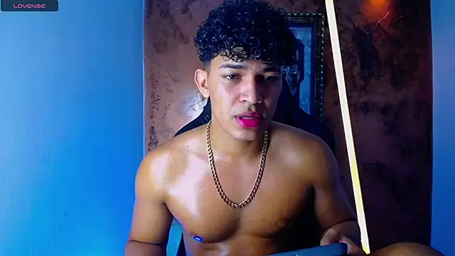 jamescurli  online show from 03-22-25, 04:45