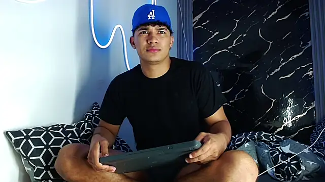 jamescurli  online show from 10-02-25, 10:22