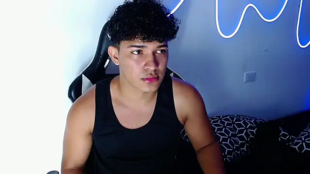 jamescurli  online show from 10-19-25, 05:46