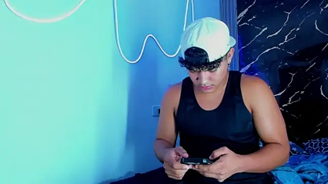 jamescurli  online show from 10-20-25, 05:46