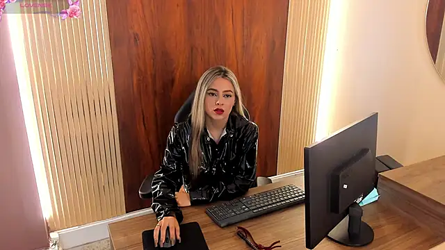 Snapshot of miacarperr1 chatting on 01-29-25, 08:35 miacarperr1 online show from 01-29-25, 08:35