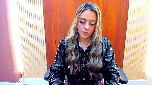 Snapshot of miacarperr1 chatting on 02-28-25, 12:43 miacarperr1 online show from 02-28-25, 12:43