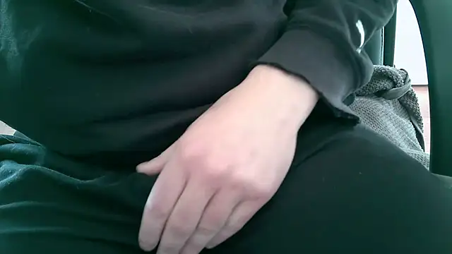 lovedoggy03 online show from 10-19-25, 10:38