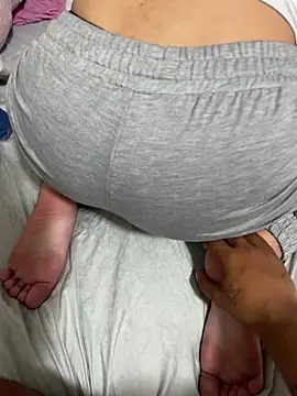 Snapshot of elikittens chatting on 10-29-25, 06:42 elikittens online show from 10-29-25, 06:42