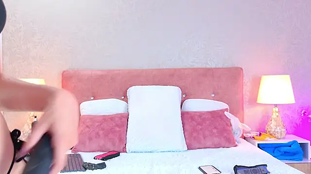 LiliFox18 online show from 02-07-25, 07:06