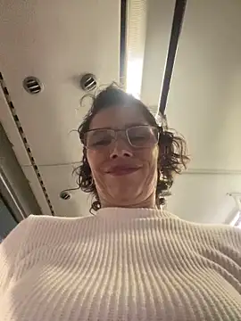 MireyaTorresGu online show from 02-05-26, 02:27