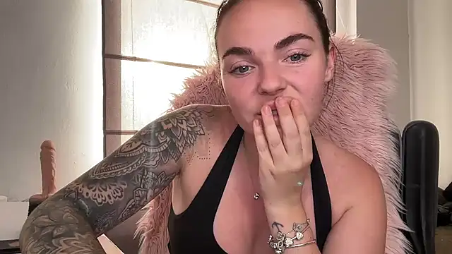 Snapshot of yorkshiregal chatting on 03-10-25, 04:46 yorkshiregal online show from 03-10-25, 04:46