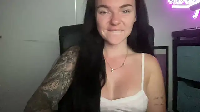 Snapshot of yorkshiregal chatting on 09-16-25, 06:47 yorkshiregal online show from 09-16-25, 06:47