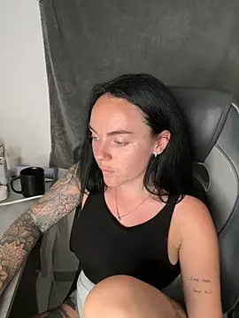 Snapshot of yorkshiregal chatting on 10-22-25, 08:19 yorkshiregal online show from 10-22-25, 08:19