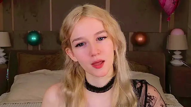 Snapshot of NaomiLoys chatting on 02-15-25, 04:23 NaomiLoys online show from 02-15-25, 04:23