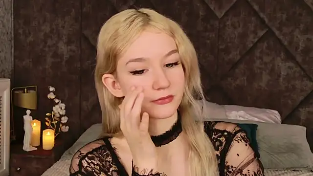 Snapshot of NaomiLoys chatting on 02-21-25, 11:54 NaomiLoys online show from 02-21-25, 11:54