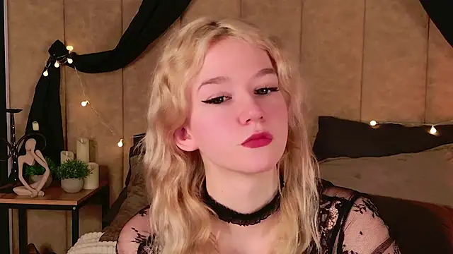 Snapshot of NaomiLoys chatting on 02-22-25, 06:41 NaomiLoys online show from 02-22-25, 06:41