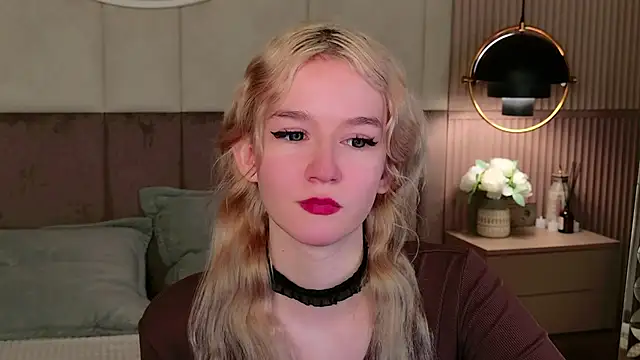 Snapshot of NaomiLoys chatting on 02-25-25, 08:41 NaomiLoys online show from 02-25-25, 08:41