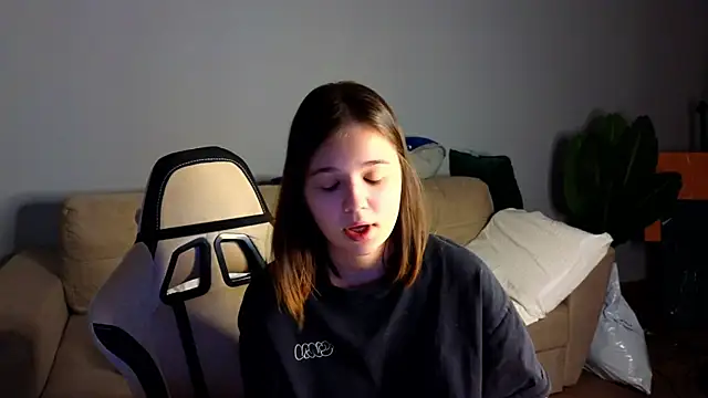 Snapshot of Leela_sun chatting on 02-21-25, 06:48 Leela sun online show from 02-21-25, 06:48