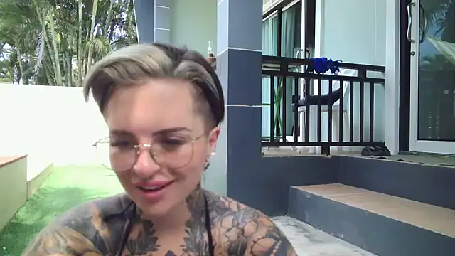 Snapshot of Alexandersonxo chatting on 01-27-25, 06:09 Alexandersonxo online show from 01-27-25, 06:09