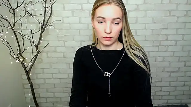 Queen ofLove online show from 03-12-25, 05:38