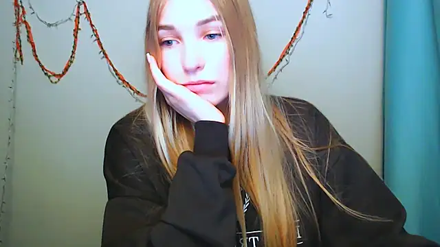 Queen ofLove online show from 12-14-25, 02:44