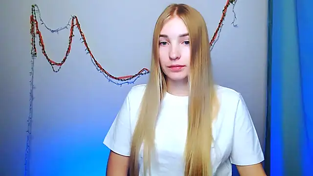 Queen ofLove online show from 12-19-25, 03:08