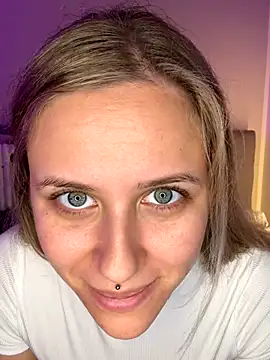 lunawolf21 online show from 10-23-25, 07:07