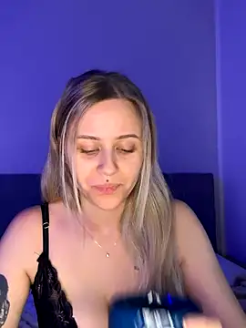 lunawolf21 online show from 12-19-25, 07:26