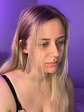 lunawolf21 online show from 02-04-26, 07:25