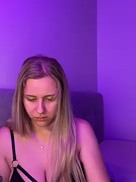 lunawolf21 online show from 02-05-26, 07:35