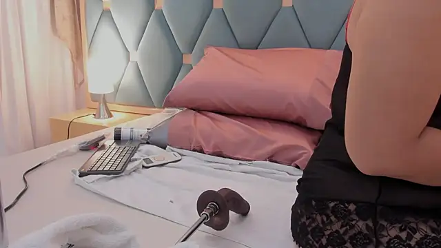 isabella walton online show from 02-20-26, 11:22