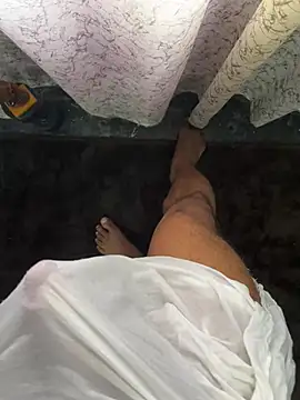 Snapshot of mikemacluffy chatting on 12-10-24, 09:01 mikemacluffy online show from 12-10-24, 09:01