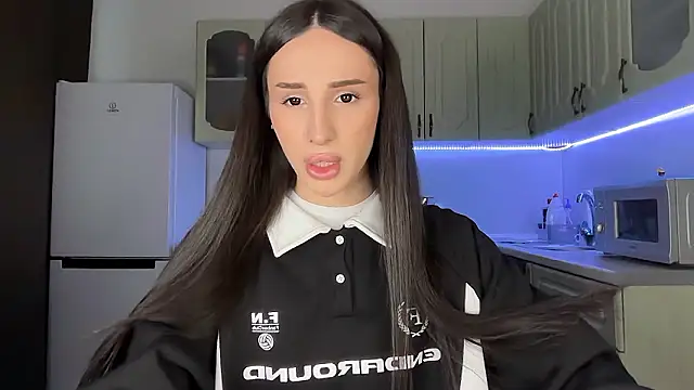 Kim Oberlin  online show from 02-11-26, 02:00