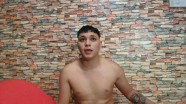 Snapshot of couple_lovelyds chatting on 11-08-25, 08:51 couple lovelyds online show from 11-08-25, 08:51