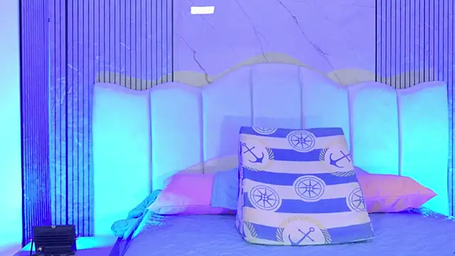 Sofia martiin online show from 12-22-25, 03:03