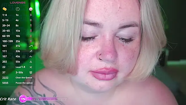 Snapshot of ZaraReignn chatting on 09-21-25, 07:37 ZaraReignn online show from 09-21-25, 07:37