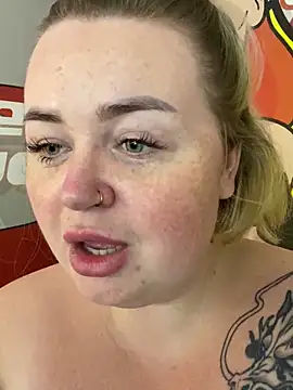 Snapshot of ZaraReignn chatting on 10-18-25, 03:57 ZaraReignn online show from 10-18-25, 03:57