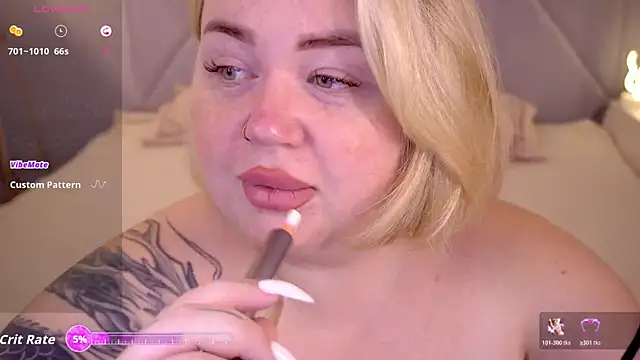 Snapshot of ZaraReignn chatting on 11-30-25, 01:59 ZaraReignn online show from 11-30-25, 01:59