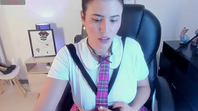 RuthEvans  online show from 01-25-25, 02:03