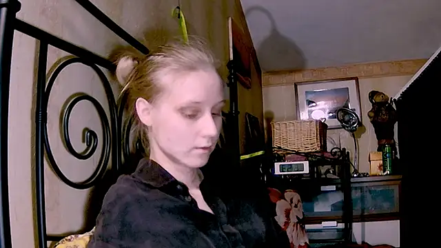 KatiKate online show from 01-18-25, 03:49