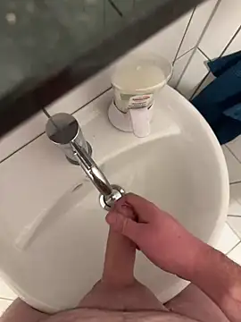 Snapshot of Abenteuerman chatting on 12-11-24, 04:39 Abenteuerman online show from 12-11-24, 04:39